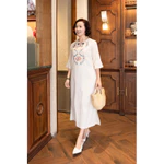 M COLLECTION | Váy Đầm Suông Xẻ Tà Nữ Trung Niên Tặng Mẹ Linen Thêu Hoa Thổ Cẩm Tay Lỡ Cổ Trụ D12933 — ảnh 2