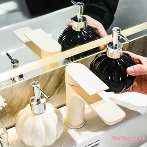 Chai bơm xà phòng bằng gốm có thiết kế gân để sử dụng trang trí nhà bếp và phòng tắm tại nhà
