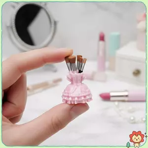 1 Bộ Tỉ Lệ 1 / 12 Nhà Búp Bê Mô Phỏng Thu Nhỏ Váy Khiêu Vũ Thực Tế Và Bàn Chải Trang Điểm Mô Hình Cho DIY Trang Trí