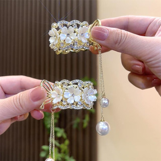 Giao hàng nhanh trong 24 giờ - Kẹp tóc đuôi ngựa cao với thiết kế vòng tua rua hoa giúp bạn trông thanh lịch