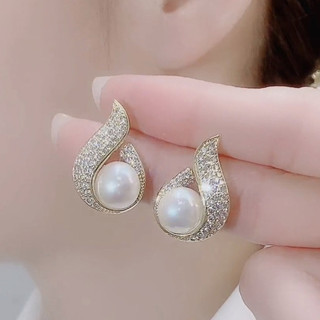 Bông tai kiểu Pháp sang trọng, cao cấp với thiết kế hình học và vẻ sáng bóng như kim cương
