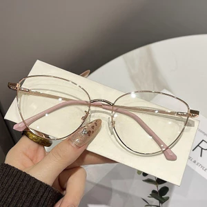 【Nhận làm kính theo chênh lệch độ】Kính cận thị thời trang -1.0 -1.5 -2.0 -2.5 -3.0 -3.5 -4.0 độ Kính máy tính cận thị chống ánh sáng xanh cho nam và nữ 1053