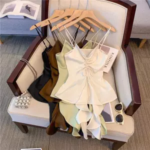 Camisole cổ chữ V cay ngọt ngào dành cho nữ mùa hè 2026 Thiết kế viền nấm Satin mỏng vừa vặn Áo nhỏ