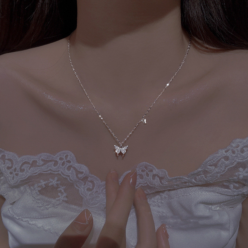 Vòng cổ bướm thanh lịch và ngọt ngào với cảm giác sang trọng