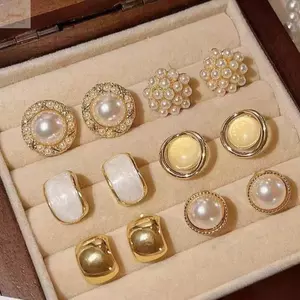 Bông tai AWNGD, Thiết kế sang trọng Bông tai giả phong cách cổ điển, Hình học dễ thương Viền Bông tai mô phỏng màu vàng Quà tặng cho nữ