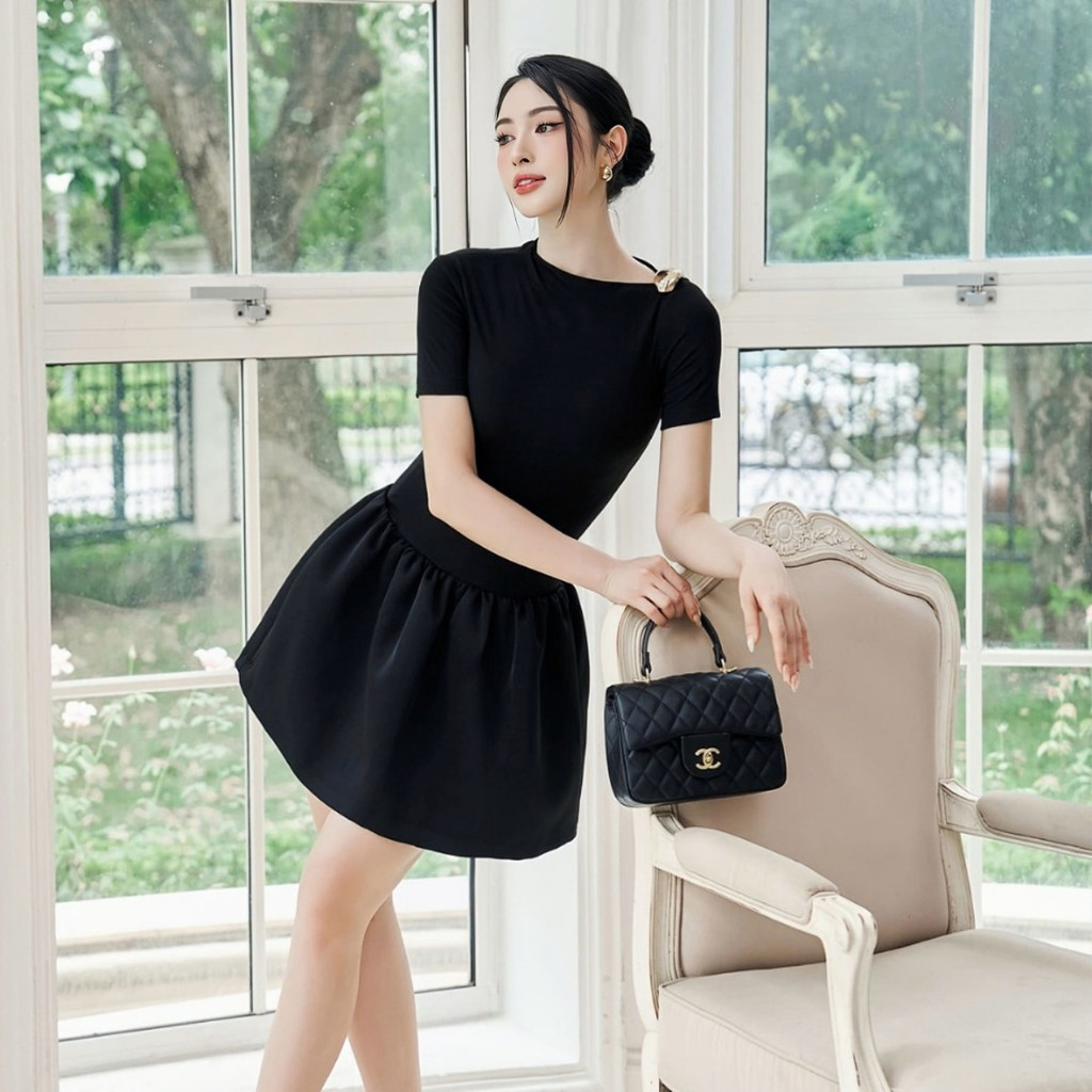 Đầm công sở nữ ELLA DORA thiết kế cổ lệch đính tag đồng form ôm trẻ trung hiện đại màu ĐEN [D238]