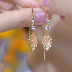 Nhánh vàng ngọc lá pha lê tai nữ 2024 với phong cách mới mẻ và sang trọng từ opal - phù hợp cho mọi dịp