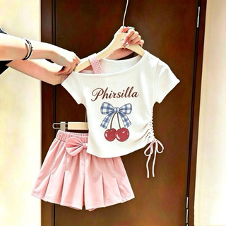 Bộ đồ bé gái lệch vai mùa hè - Áo thun in hình dễ thương phối quần short thời trang năng động