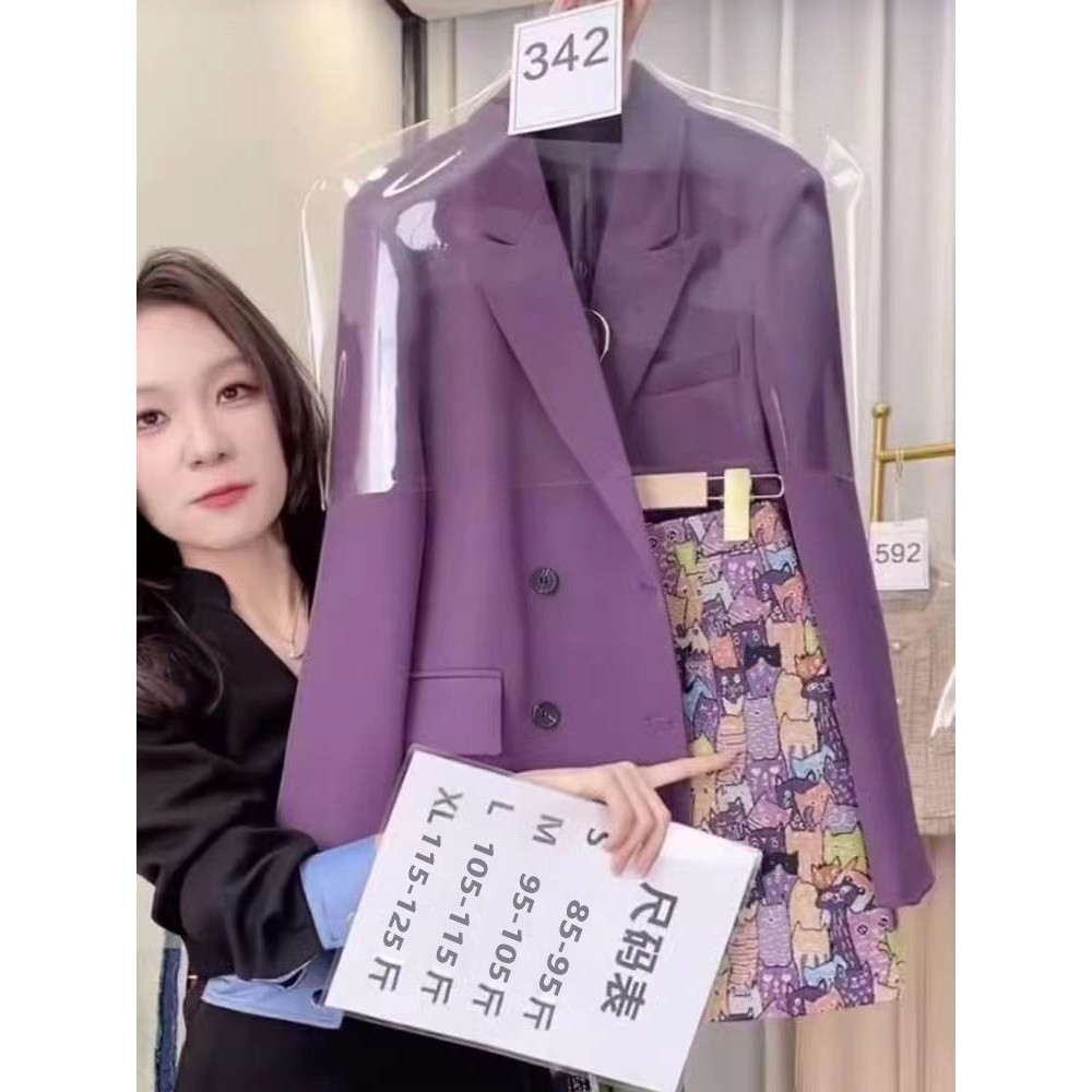 Bộ công sở nữ màu tím gồm áo blazer và váy hoa dài tay