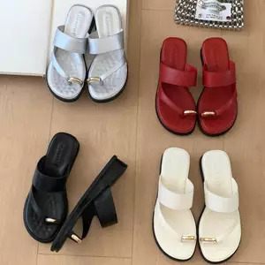TT Phiên Bản Hàn Quốc Dép Lật Giày Nữ Mùa Hè Chống Trơn Trượt Dày Khóa Kim Loại Lật Dép Đi Biển