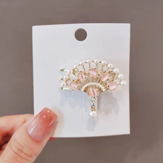 Kẹp tóc ngọc trai cao cấp với thiết kế sang trọng, thanh lịch, nhỏ gọn