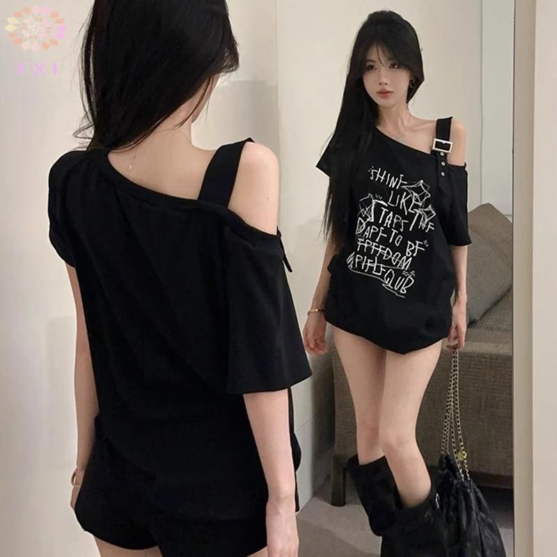 Áo Thun Dáng Rộng Off-Shoulder with Graffiti Lettering - Thời Trang Mới