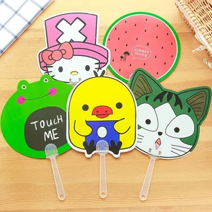 Quạt nhựa cầm tay làm mát tiện lợi (25.8 x 15.8cm) cho mùa hè mát mẻ.