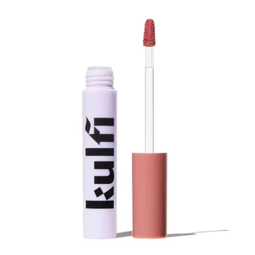 Dầu dưỡng môi Lassi Lips – Công thức dưỡng ẩm mượt mà và bóng, để lại vết bẩn mờ lâu trôi. Có sẵn nhiều màu sắc khác nhau.