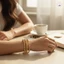 Bộ 5 Vòng Tay Ngọc Trai ABS Nữ Hạt Vàng Co Giãn Dây Đeo Tay Co Giãn