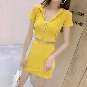 Quần áo nữ nhỏ mùa hè 2026 Phong cách mới Thời trang màu trơn Dây kéo ngắn Top Slim-fit Váy hông