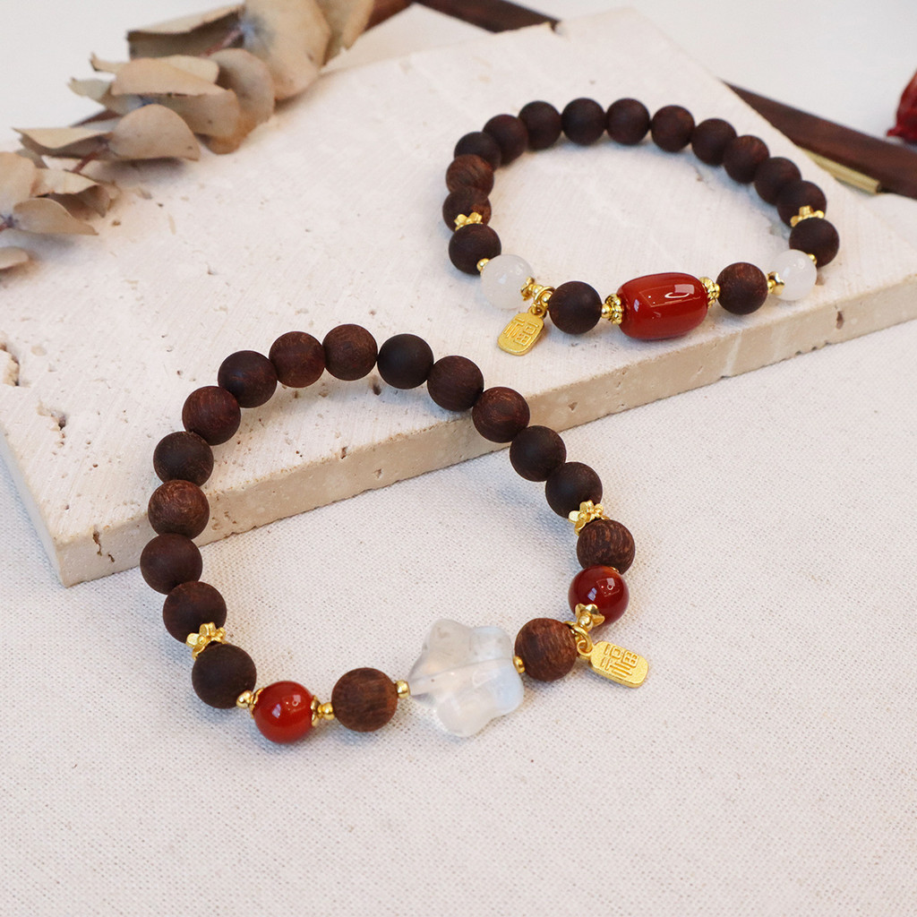 Vòng tay nữ chalcedony và gỗ trầm hương tự nhiên