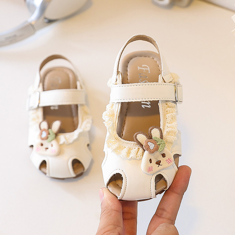 Giày sandal bảo ngón bé gái hình thỏ viền ren, khóa kim loại hai màu trắng bạc đế mềm êm chân