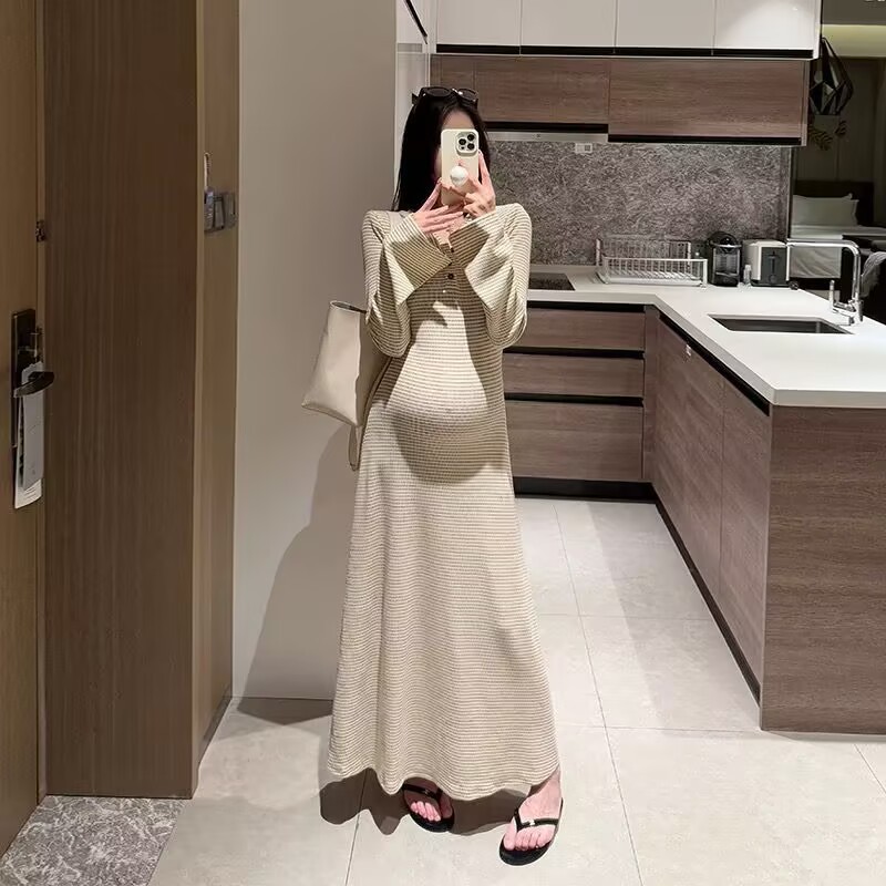 Váy bà bầu thu đông dệt kim sọc, có mũ trùm đầu