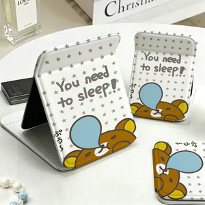 Bóng bay hình gấ bé, nền trắngGấp gọn, mang theo dễ dàngKính nềp mini tiện dụng