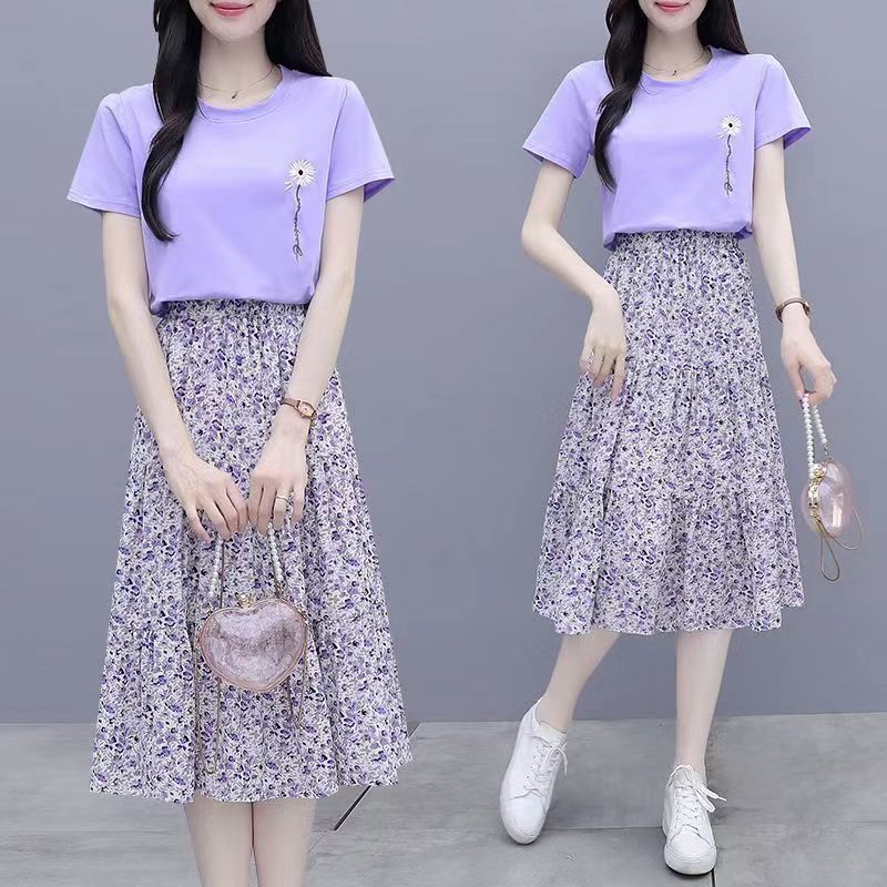 Set áo thun và chân váy midi in hoa màu tím, ôm sát và hợp thời trang, hoàn hảo cho mùa hè,tôn dáng, nữ tính