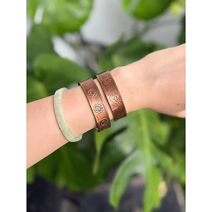 Vòng ĐỒNG ĐỎ nhập khẩu ẤN ĐỘ có kiểm nghiệm >99,9% theo Ayurveda hoạ tiết Om hoặc Chakra