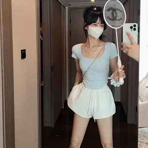 Influencer Fried Street Sports Style Suit Áo thun ngắn tay Bộ đồ nữ Mùa hè Phong cách mới Slimmer Look Hot Girl Bộ đồ hai mảnh nữ