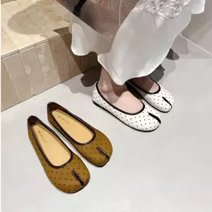TT Phong Cách Hàn Quốc Chấm Bi Chia Ngón Chân Giày Móng Ngựa Giày Nữ Mùa Hè Phù Hợp Với Đế Mềm Giày Đế Bằng Lợn Giày