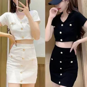 Bộ đồ hai mảnh dệt kim cổ chữ V xẻ tà phiên bản Slim-Fit mùa hè dành cho nữ C