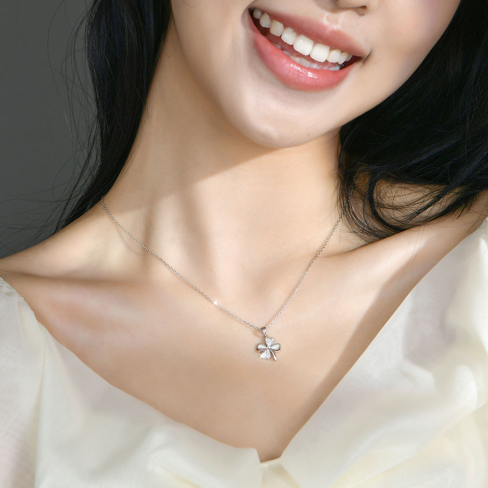 Vòng cổ cỏ bốn lá may mắn dành cho nữ thanh lịch