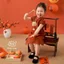 Cô Gái Đỏ Khóa Sườn Xám Chụp Ảnh Quần Áo Mỏng Phong Cách Nghệ Thuật Mới Phong Cách Trung Hoa Cô Gái Nhỏ Cổ Phong Cách Cộng Hòa Đầm