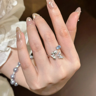 Nhẫn nữ giọt nước xanh topaz với thiết kế cánh bướm, phong cách thoáng mát
