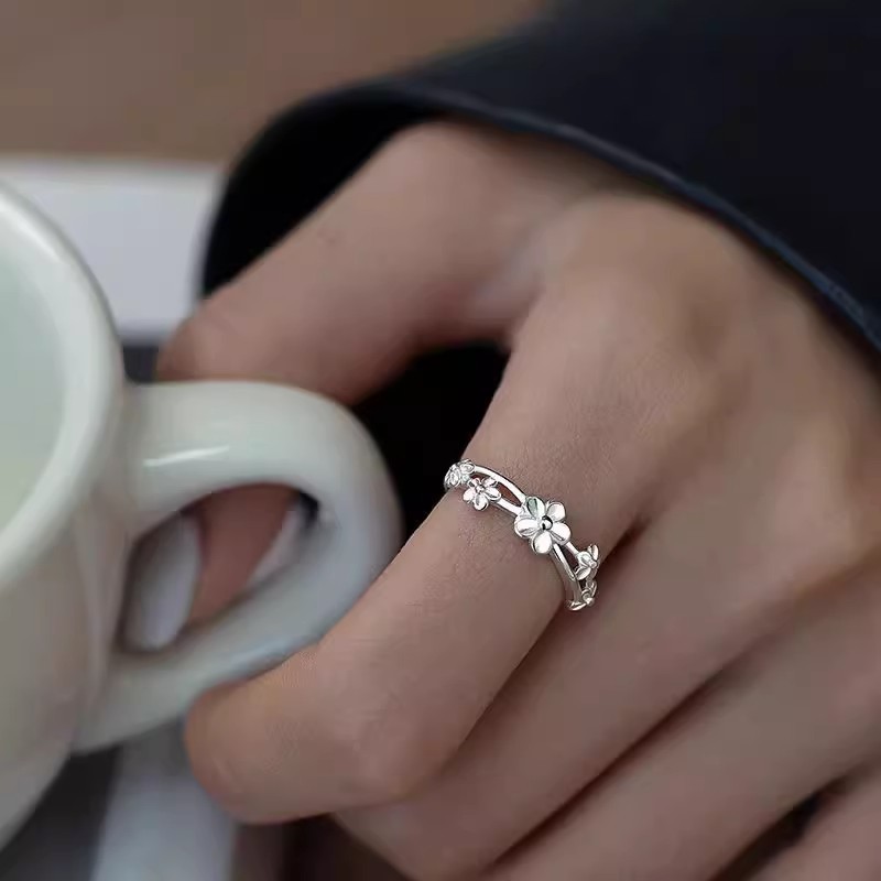Nhẫn hoa ngọt ngào dành cho nữ, thiết kế đơn giản và size điều chỉnh được