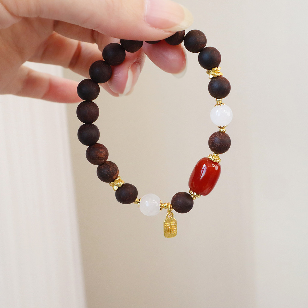 Vòng tay nữ chalcedony và gỗ trầm hương tự nhiên