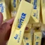 DWEL Butter Stick Bóp Đồ Chơi, Đồ Chơi Pinch Giảm Căng Thẳng Tăng Chậm, Thư Giãn Tay Phô Mai Mô Phỏng Thực Phẩm Fidget Đồ Chơi Trẻ Em