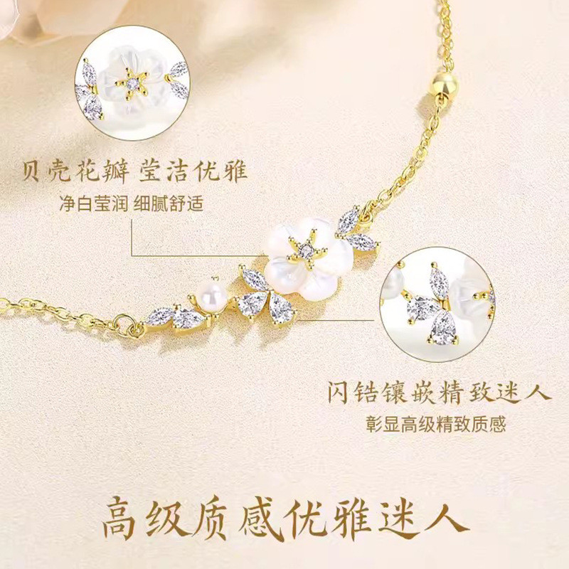 Vòng tay nhẹ nhàng sang trọng, tinh tế và ngọt ngào cho bé gái