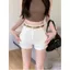 Quần short phù hợp với màu trắng nhỏ eo cao có thắt lưng hông Phiên bản hai cánh thẳng Quần dài chân mùa hè
