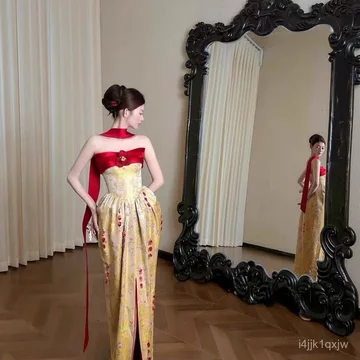 Váy biểu diễn phong cách Trung Hoa cổ điển, eo cao, họa tiết hoa, váy đính hôn, áo cưới, váy một vai dùng để chụp ảnh.