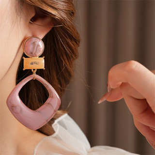Bông tai kim cương nhựa bạc thời trang và tối giản