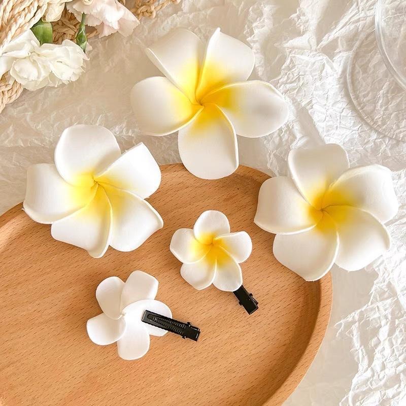 Hoa sứ cài tóc đi biển, phụ kiện kẹp tóc hoa sứ phụ kiện chụp ảnh cho nữ siêu xinh đi biển, du lịch