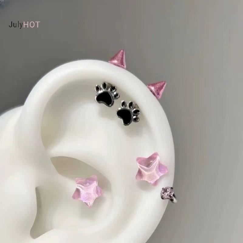 Bông tai nam nữ điệu gothic màu bạc với zircon và đinh tán xương, phù hợp xu hướng Y2K - Massivedeals