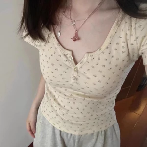 Áo Thun Tay Ngắn Dáng Ngắn Nữ Cổ U Hoa Nhỏ Ngọt Ngào Phong Cách Thanh Xuân Dễ Phối ✨Luyoo25.vn✨