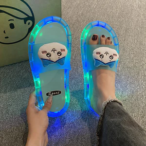 Phong Cách Mùa Hè Mới Chiên Phố Dạ Quang Dép Nữ Mặc Ngoài Chống Trơn Trượt Bên Ngoài Mặc Nhấp Nháy Đèn Một Từ Cặp Đôi Dạ Quang Cô Gái