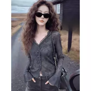 Áo thun Cardigan cổ chữ V họa tiết tối màu hoa, mùa hè mỏng phong cách nấm cạnh loe tay áo hẹp