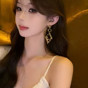 Phong cách Hồng Kông đầu thu!Bông tai in hình da báo kim cương cổ điển cao cấp nhẹ thời trang Bông tai khí quyển sang trọng 6.18