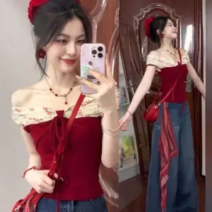 Cổ một dòng hoa màu đỏ phù hợp cho nữ mùa hè Phiên bản Hàn Quốc Khâu áo thun ngắn tay Niche Top 2026
