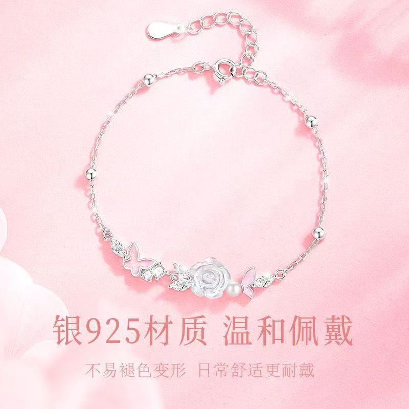 Vòng tay nữ hình bướm dạ quang Camellia tinh tế