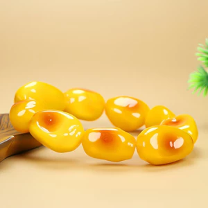 Màu sắc đẹp nửa mật ong nửa hổ phách với vòng tay đính cườm hình dạng
