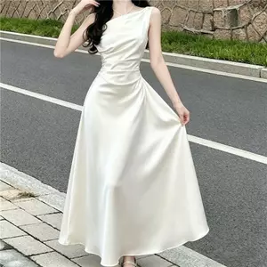 Mùa hè Phong cách Pháp ôm sát eo hẹp Thiết kế xếp li nhẹ nhàng Váy sang trọng lệch vai Niche không tay