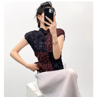 Miyake Áo Thun Cổ Cao 2025, Phong Cách Mới Với Họa Tiết Xếp Ly Handmade, Màu Sắc Tương Phản và Chất Lượng Mỏng Nhẹ